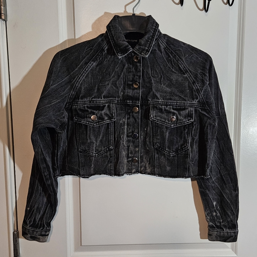 PrettyLittleThing Black Wash Cropped Denim Jacket Womens Size 2